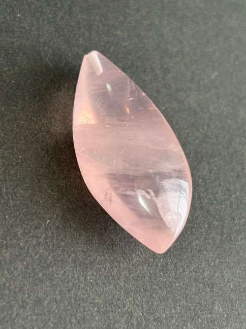 ローズクォーツ上部穴ありルース約5g 30mm*15mm*10mm