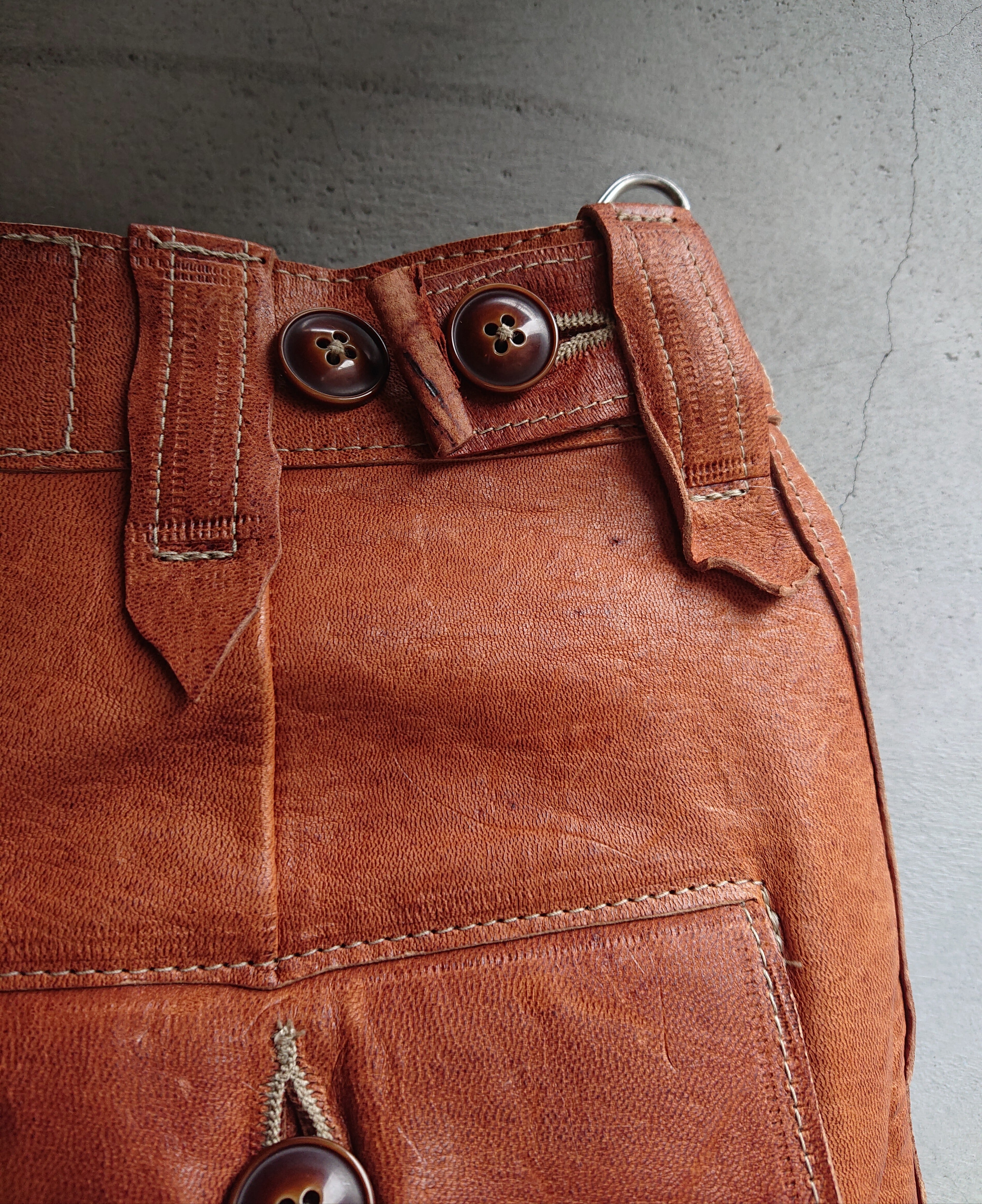 GOODKARMA DEVELOPMENT Lather Cargo Shorts LAZY T-Brown Color | BOW