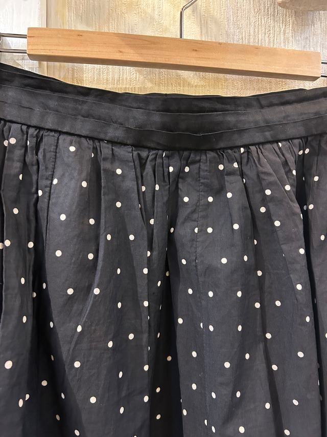 50's black × white pin dot apron