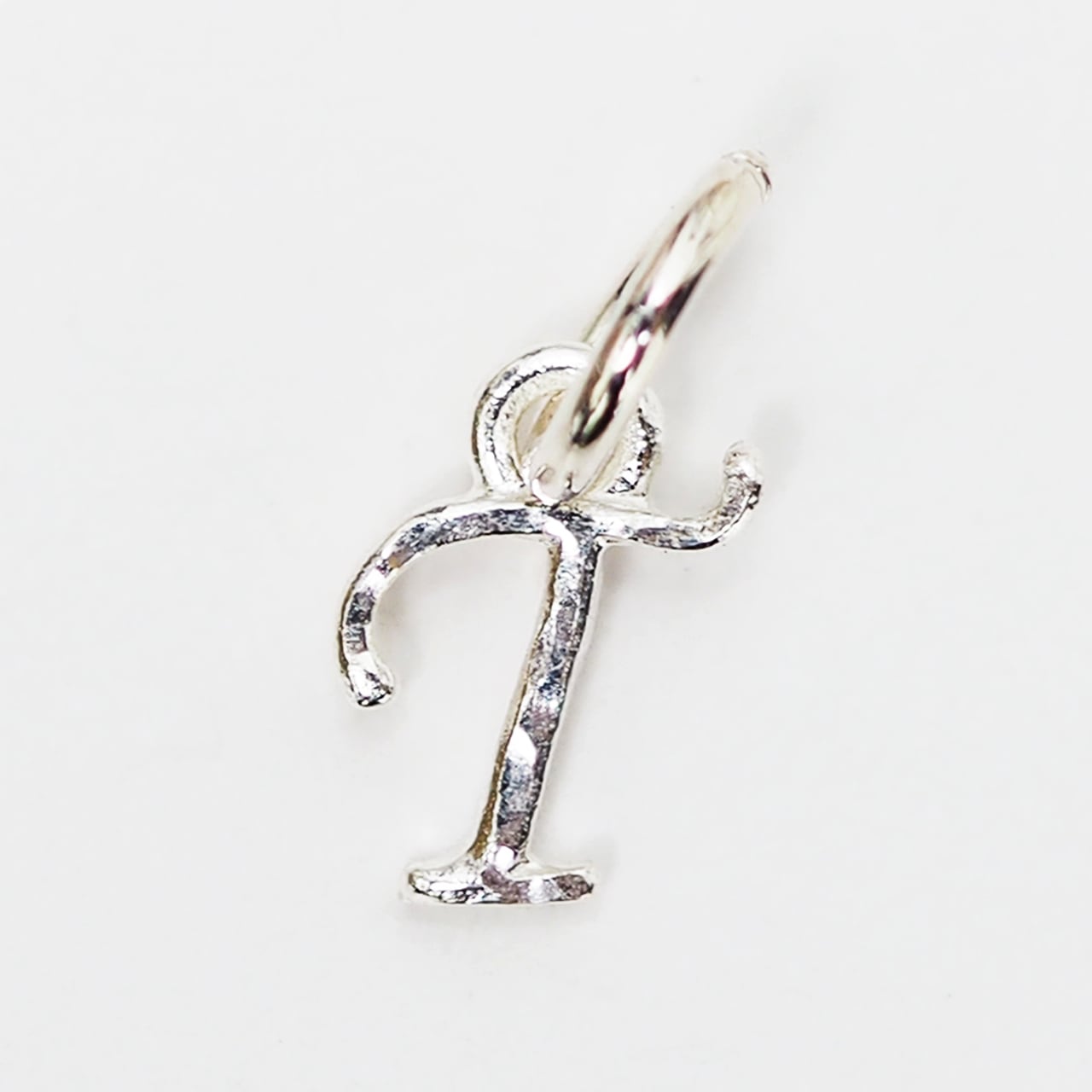 イニシャルローマン〈T〉シルバー / チャーム | LIBERTAS TOKYO