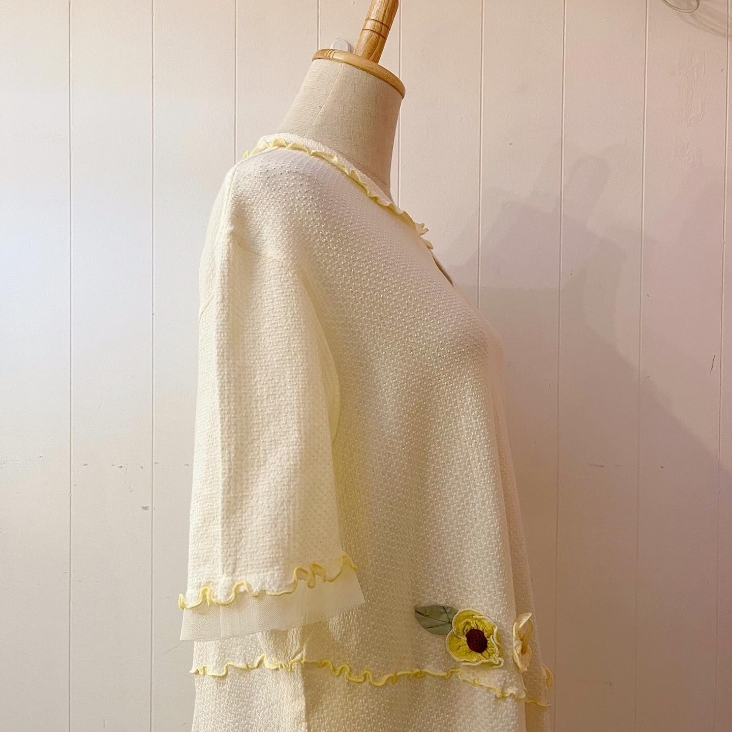 doll & flower applique pull over