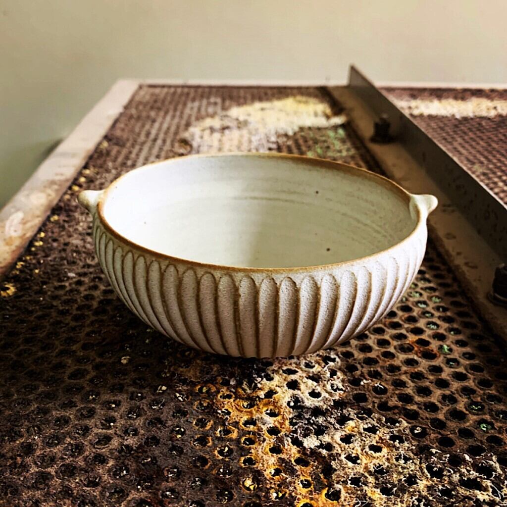 耳つき丸鉢 アンティークホワイト