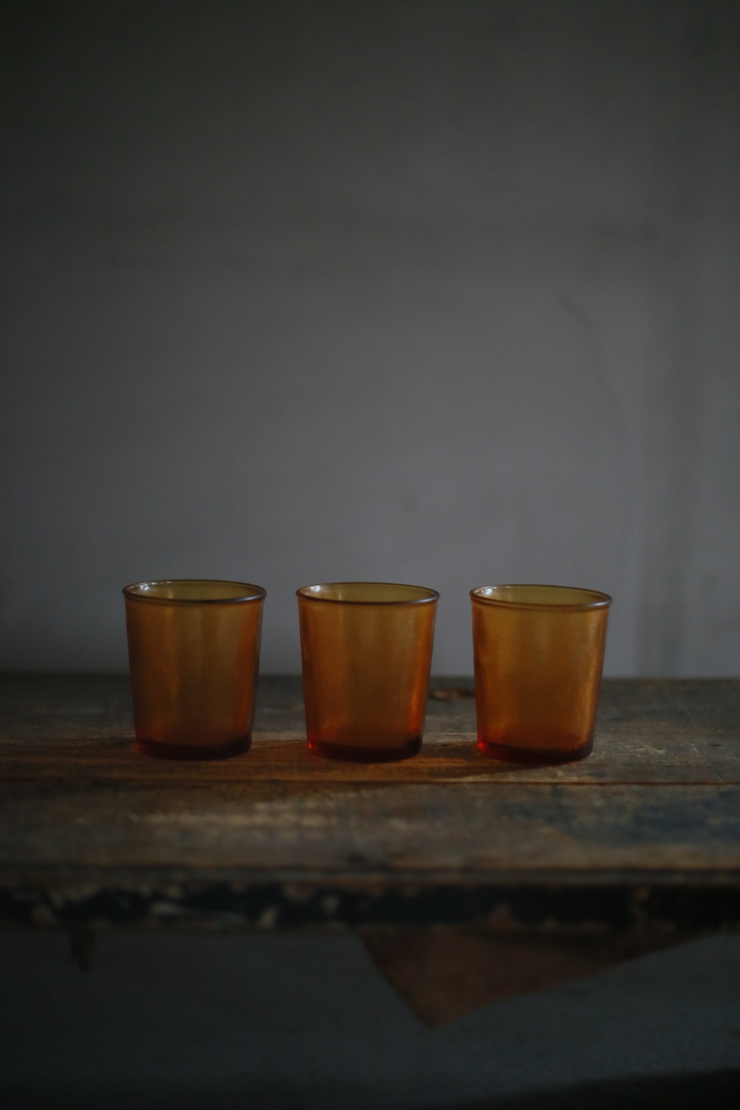 古いフランスのガラスカップ