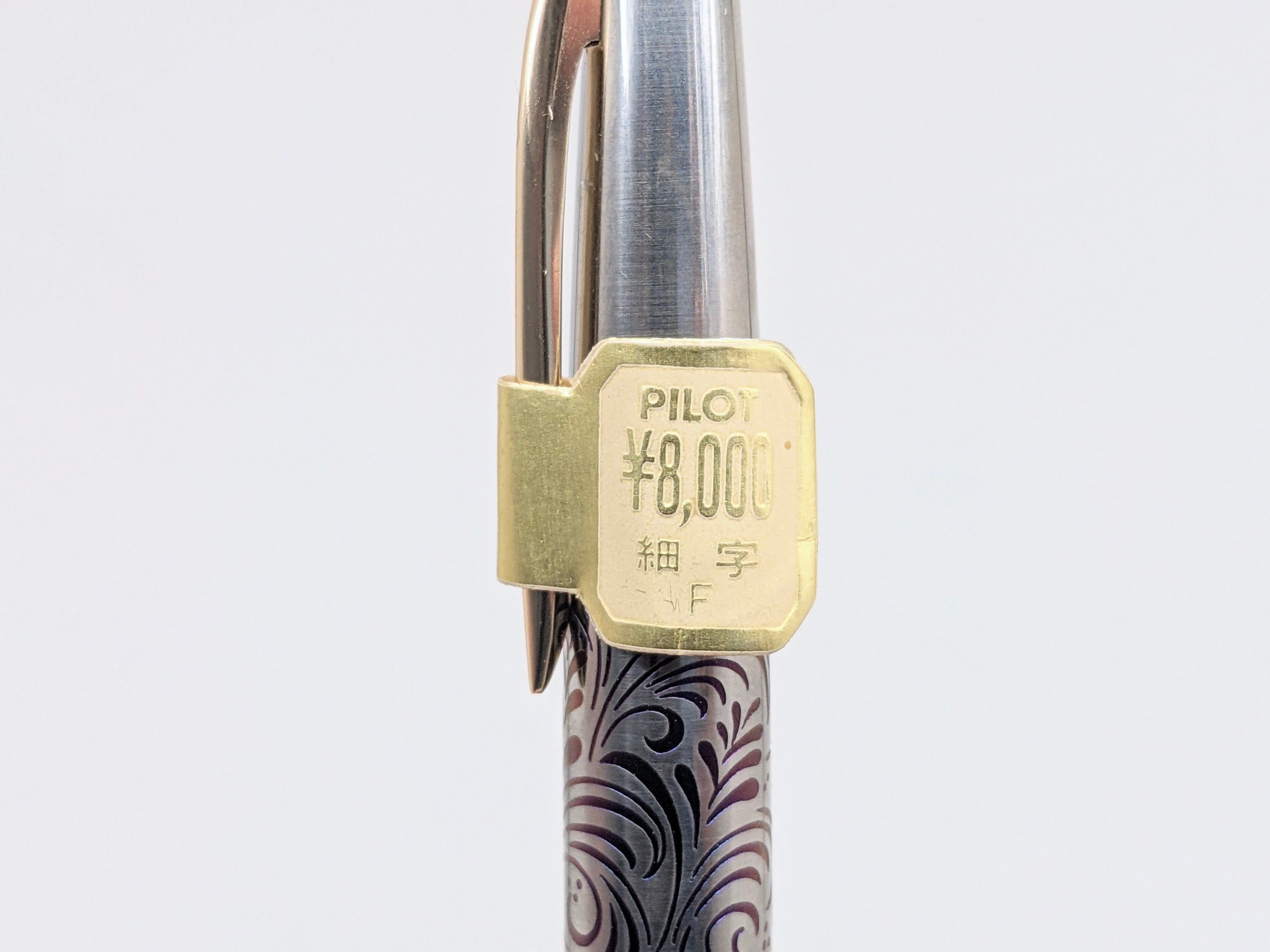 専用になりますPILOT パイロット　レディ 唐草模様 アイボリーカバー 18K 70s パイロット レディ 唐草模様 レッドカバー PILOT （細字） 18K