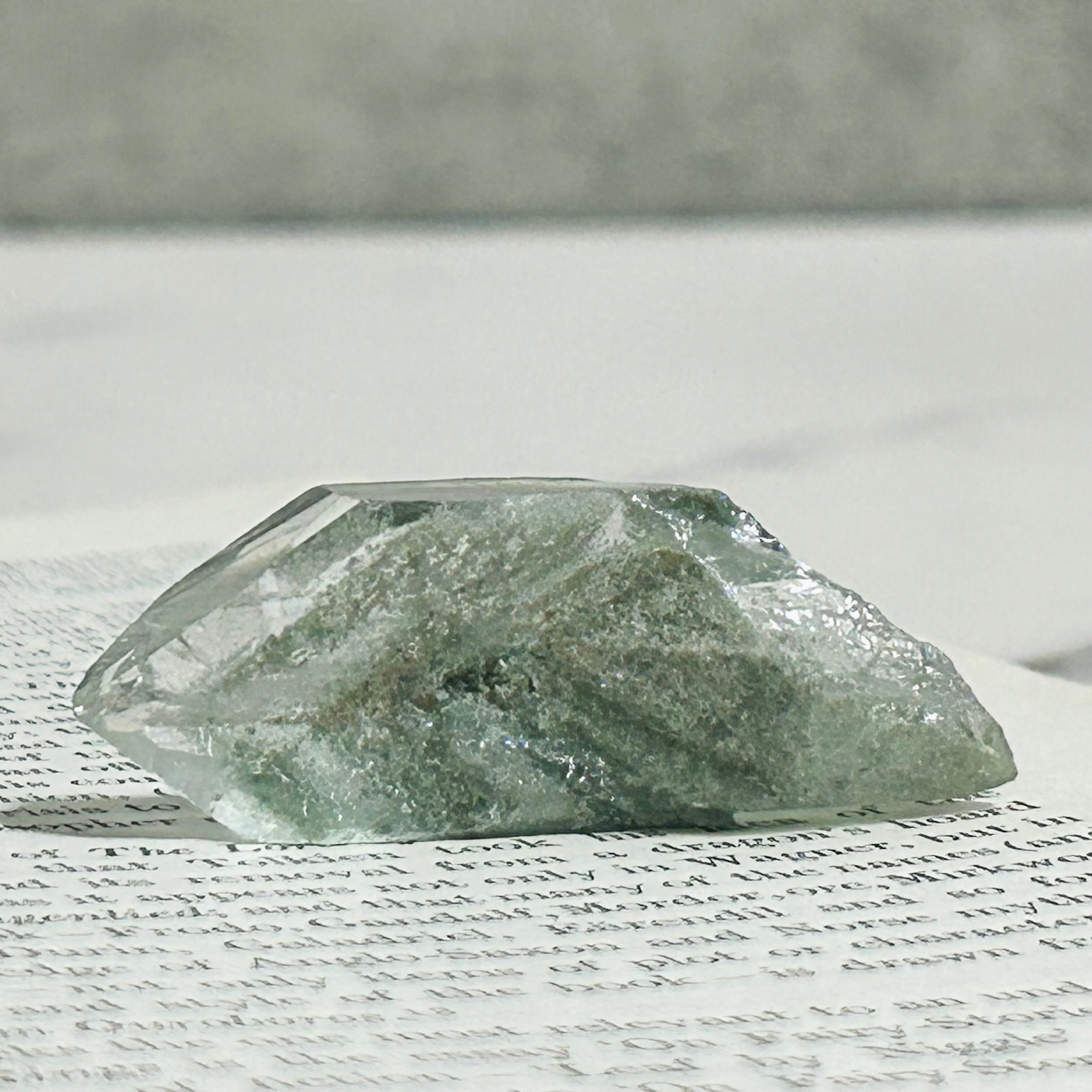 マニハール産水晶 クローライトインファントムクォーツ・グリーン