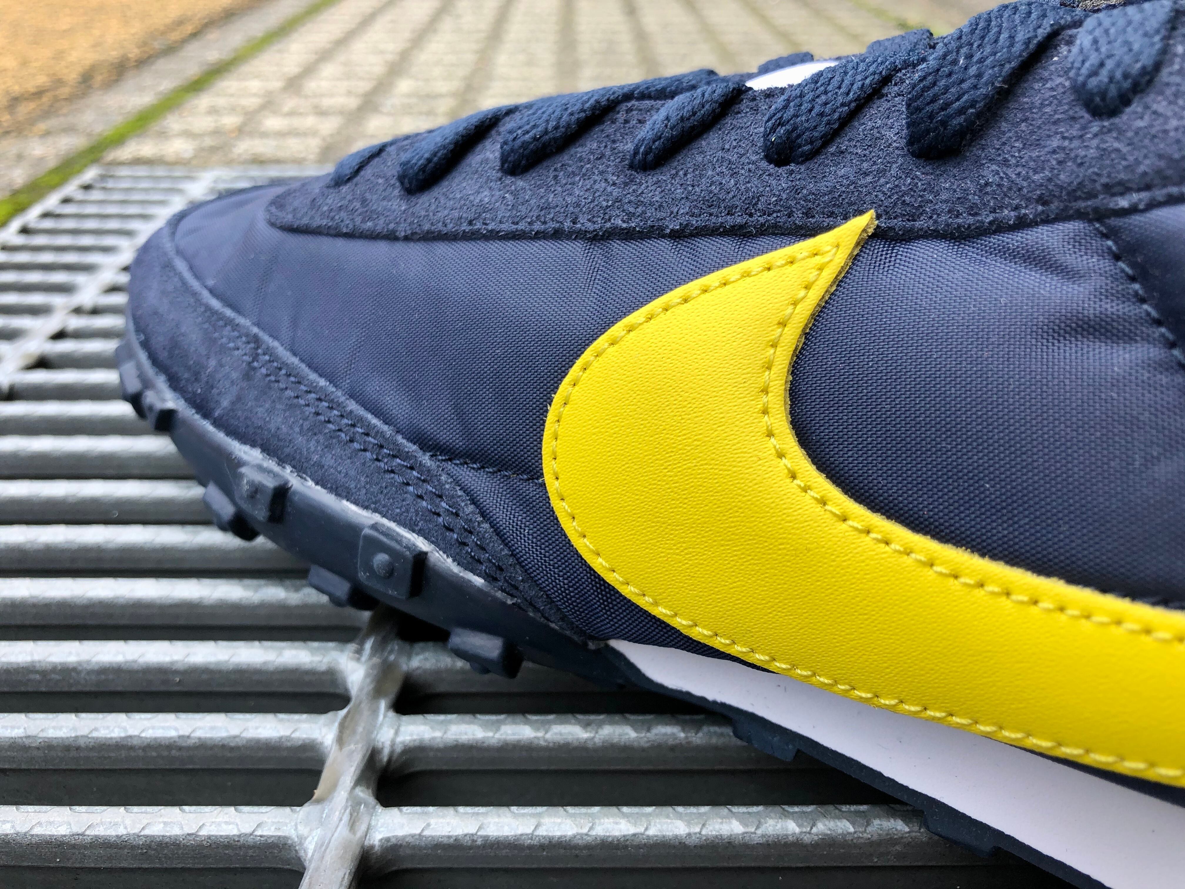 NIKE WAFFLE RACER (OBSIDIAN/CHROME YELLOW-WHITE) | "JACK OF ALL TRADES" 万屋  MARU