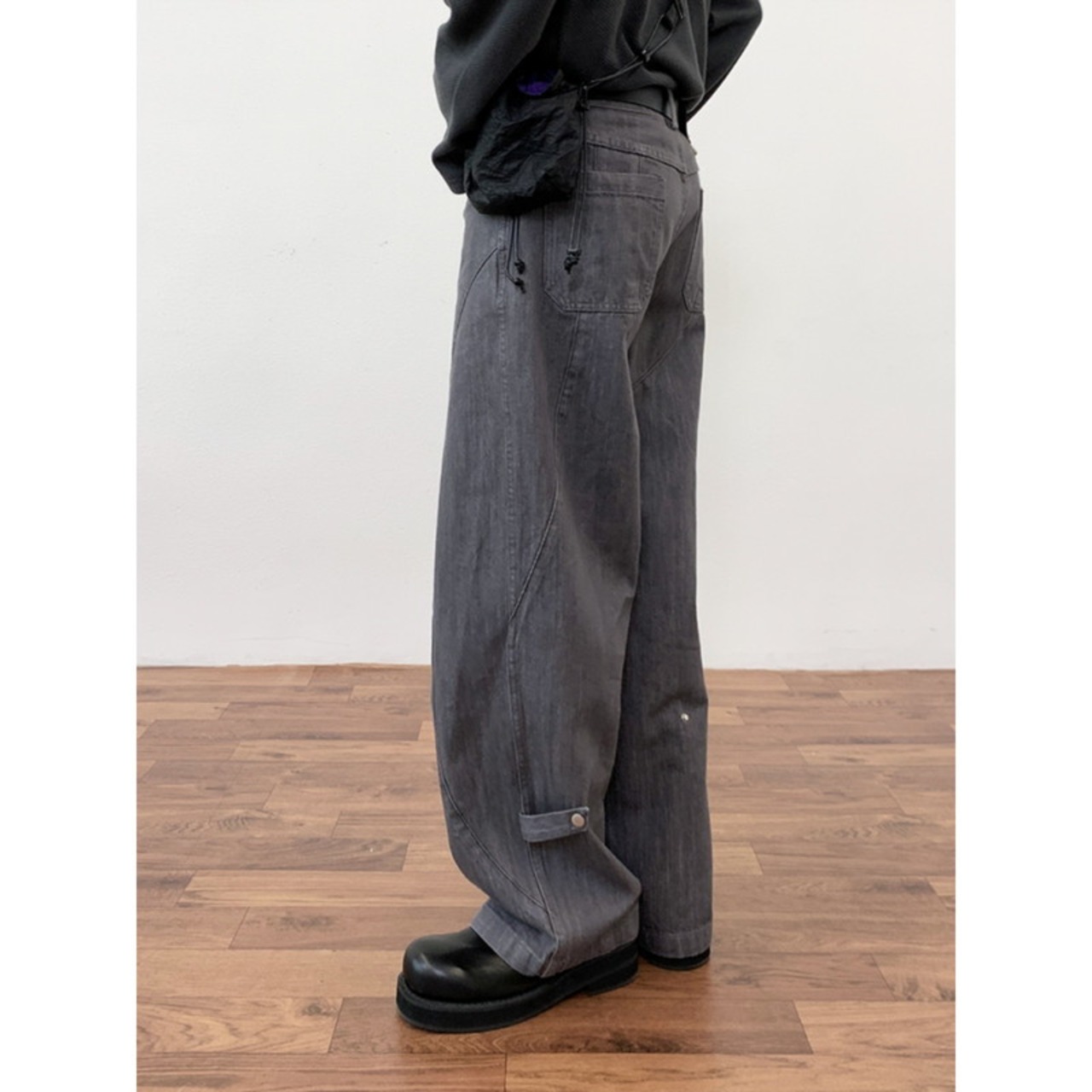 ライトグレー裾ベルトデニム　959