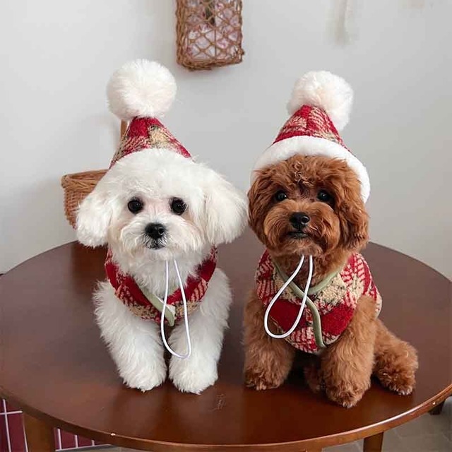 タータンチェックのポンポン付き ベスト　犬服　01398