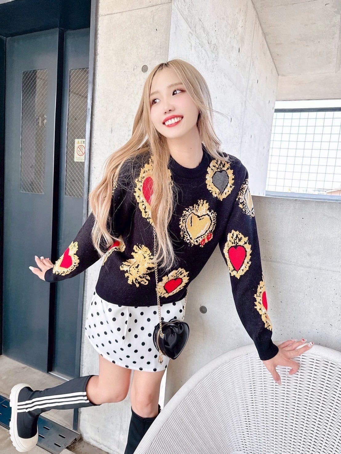 ヴィンテージハートロゴニット/韓国/レディースファッション/可愛い/オシャレ/綺麗め/女子/デート/カジュアル/ラフ/大人/黒/秋/冬(6-203)