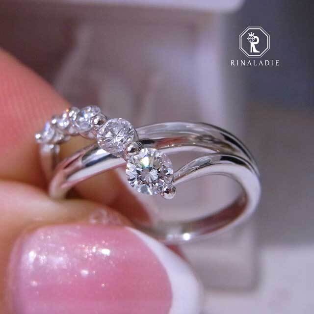 【P様♡専用】大特価Pt900天然ダイヤモンドＶ字の大人エレガントリング