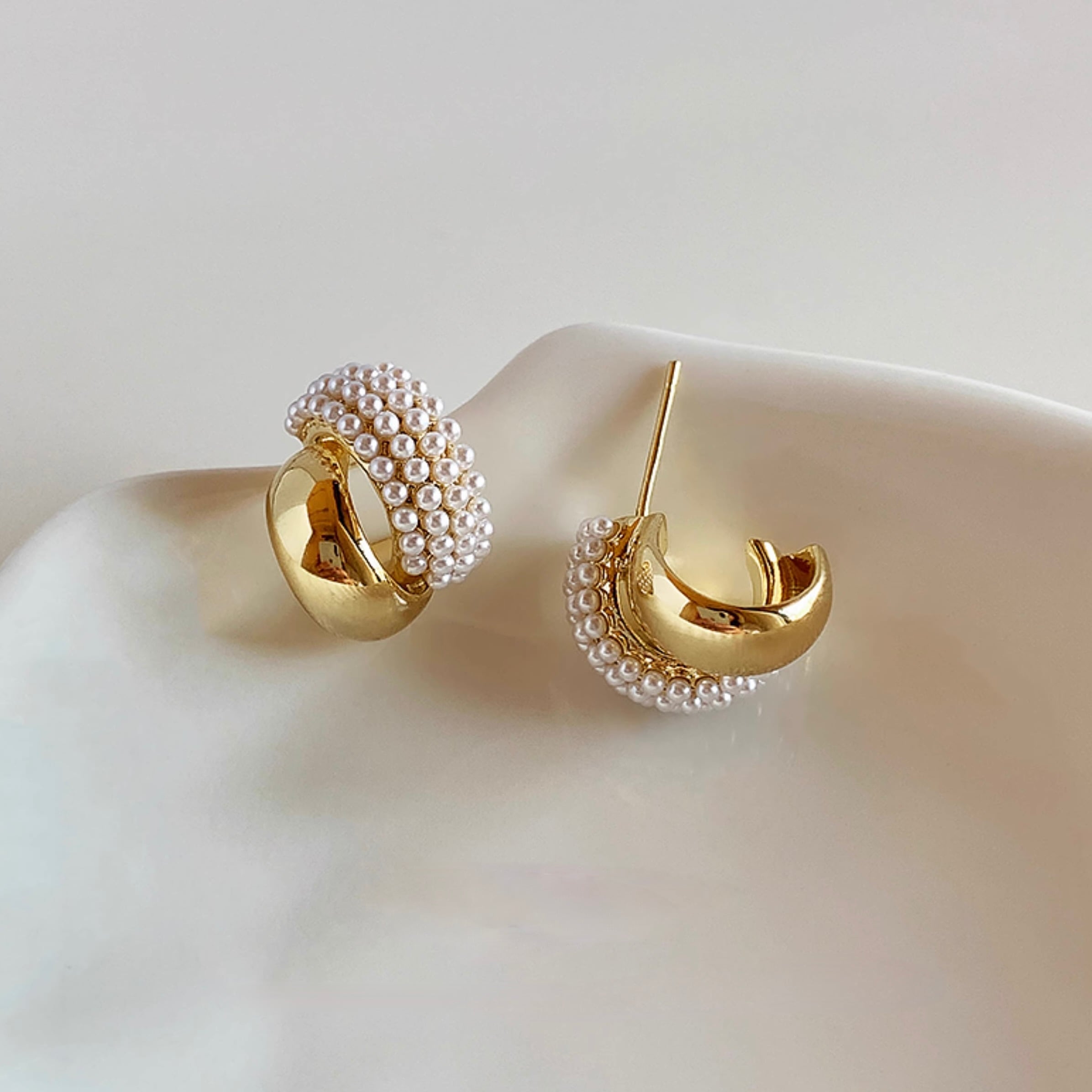 パヴェパールレイヤード メタルフープピアス・イヤリング（ゴールド