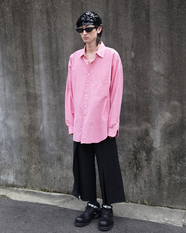 Asymmetrical knee slit shorts