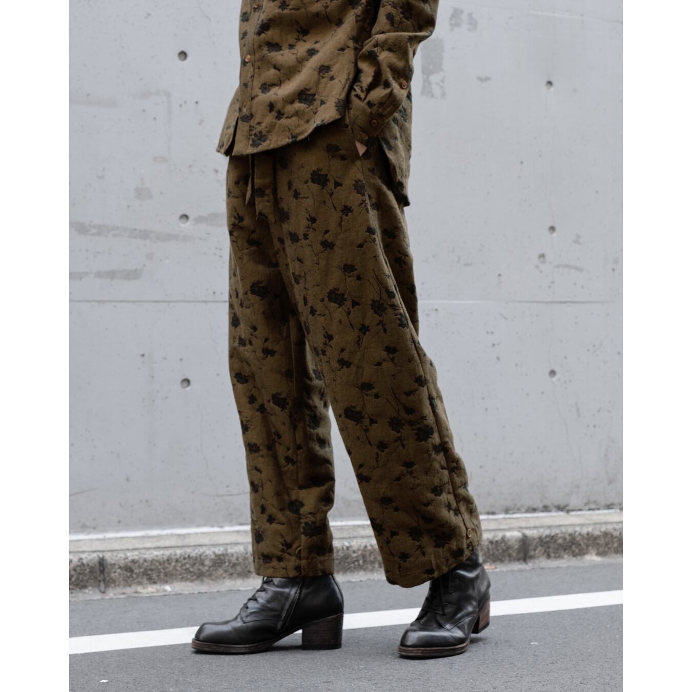 Aleksandr Manamis] (アレクサンダーマナミス) 1251593 BUTTON LEG