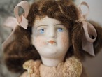 クロシェワンピース　リボン結びの女の子（崩れ、補修あり） 画像7