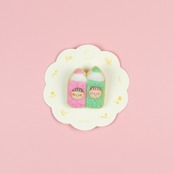 < moë > ２色の色えんぴつちゃん brooch