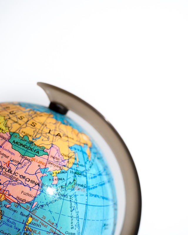 Plastic base globe