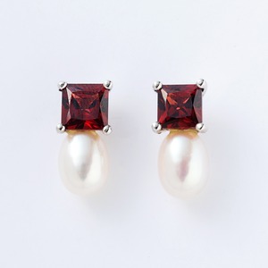 ガーネット　 freshwater pearl　ピアス