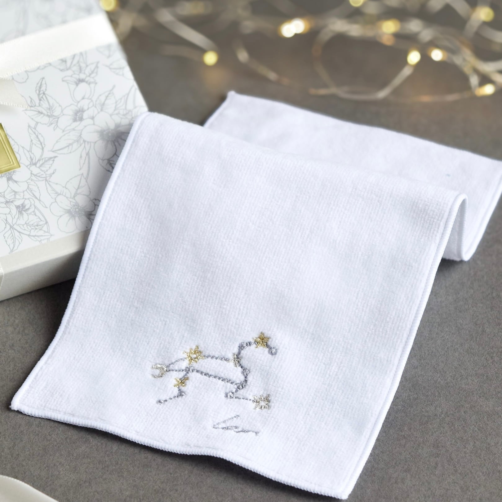 ギフトに◎選べる十二星座の刺繍ハーフハンカチ【今治タオル】名入れ可