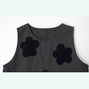 黒花パッチ×フリル裾 アート感あふれるノースリーブトップス 《i0738》