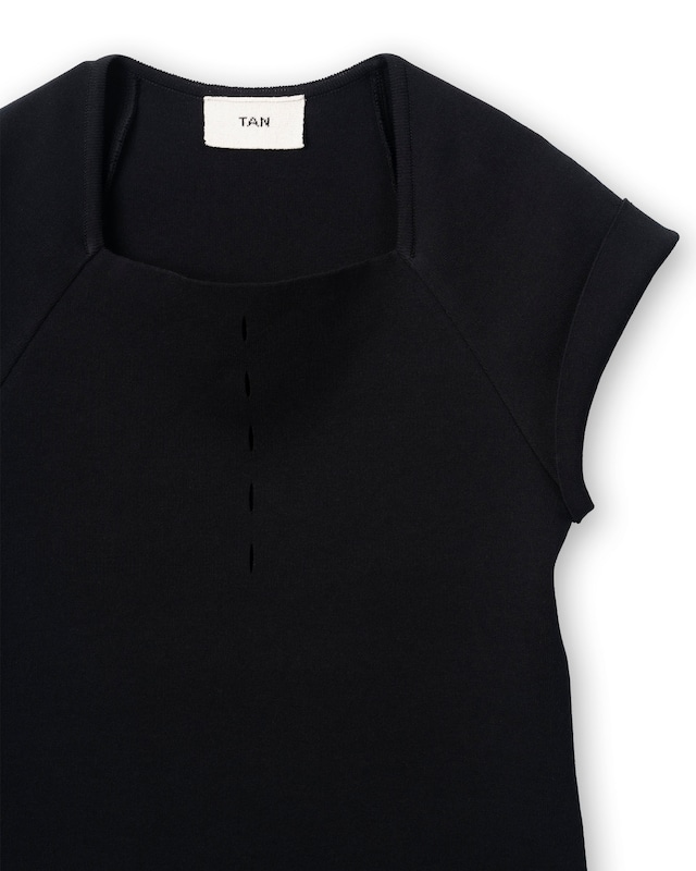 TAN/26SS-2 EYELET KNITTED TOPS BLACK