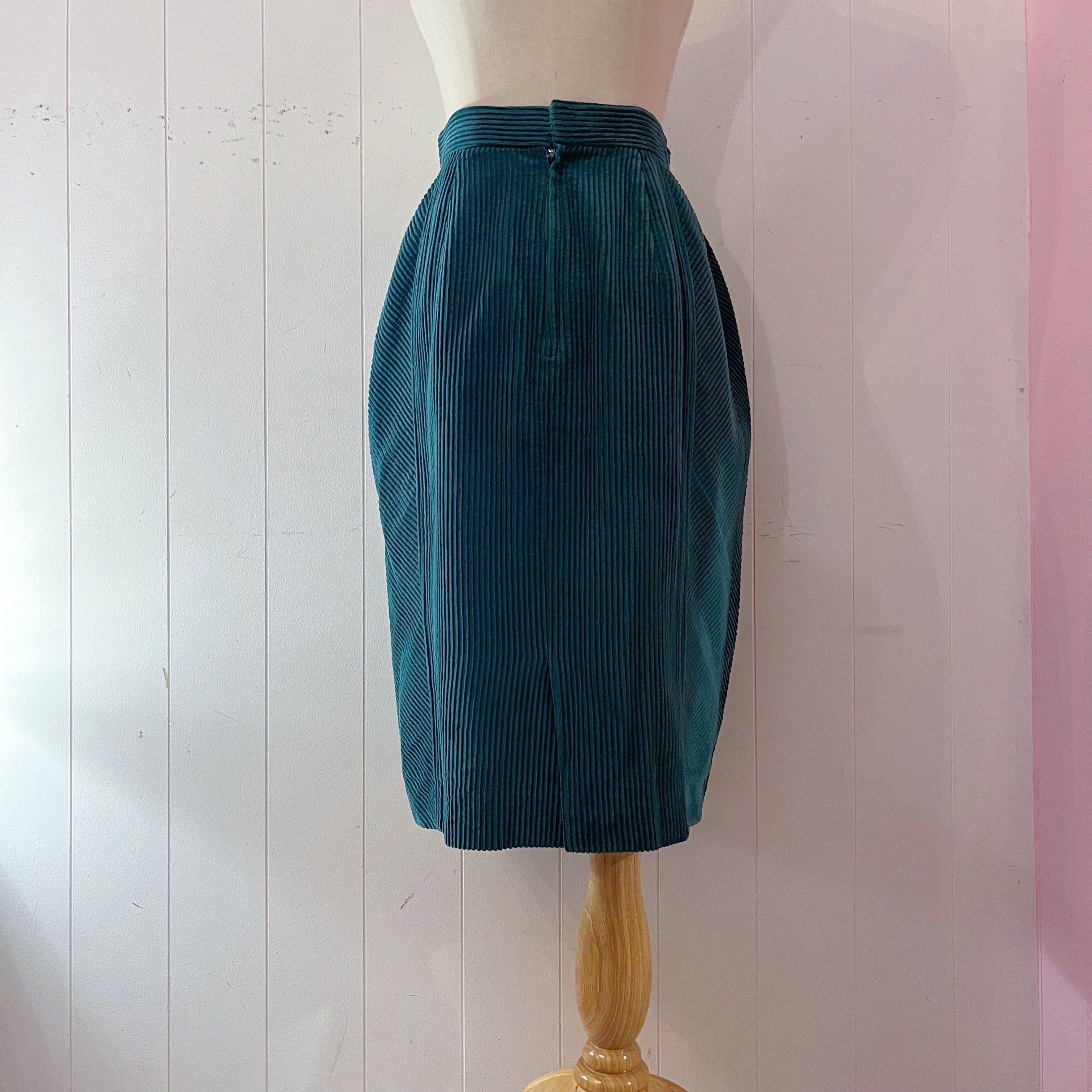 green corduroy semi tight skirt