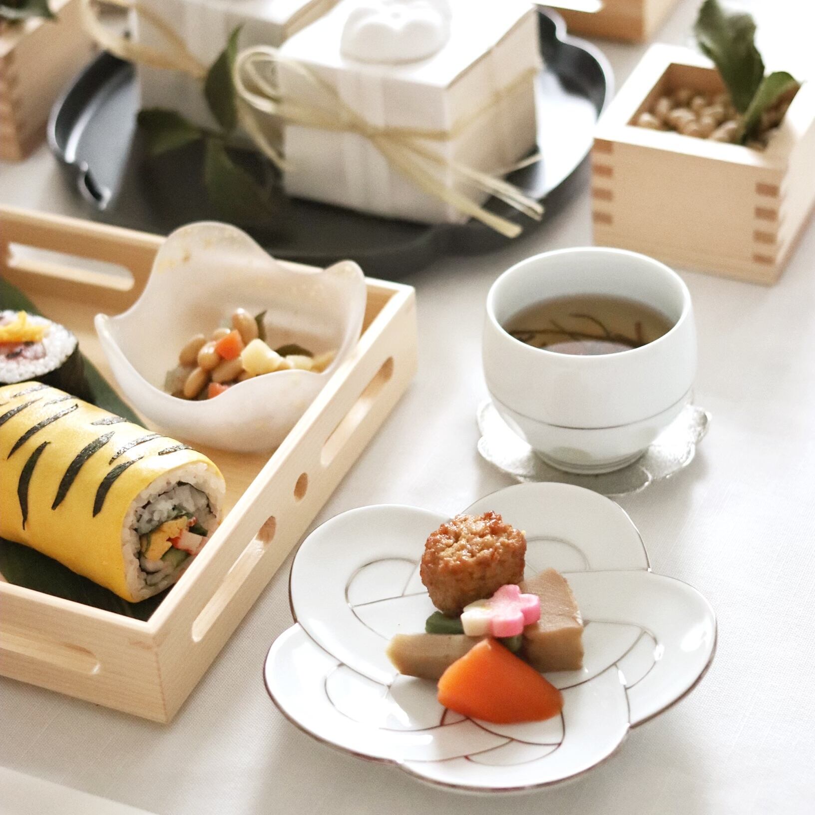 有田焼 プラチナ線梅結び 銘々皿 | Floraison Table フロレゾンテーブル