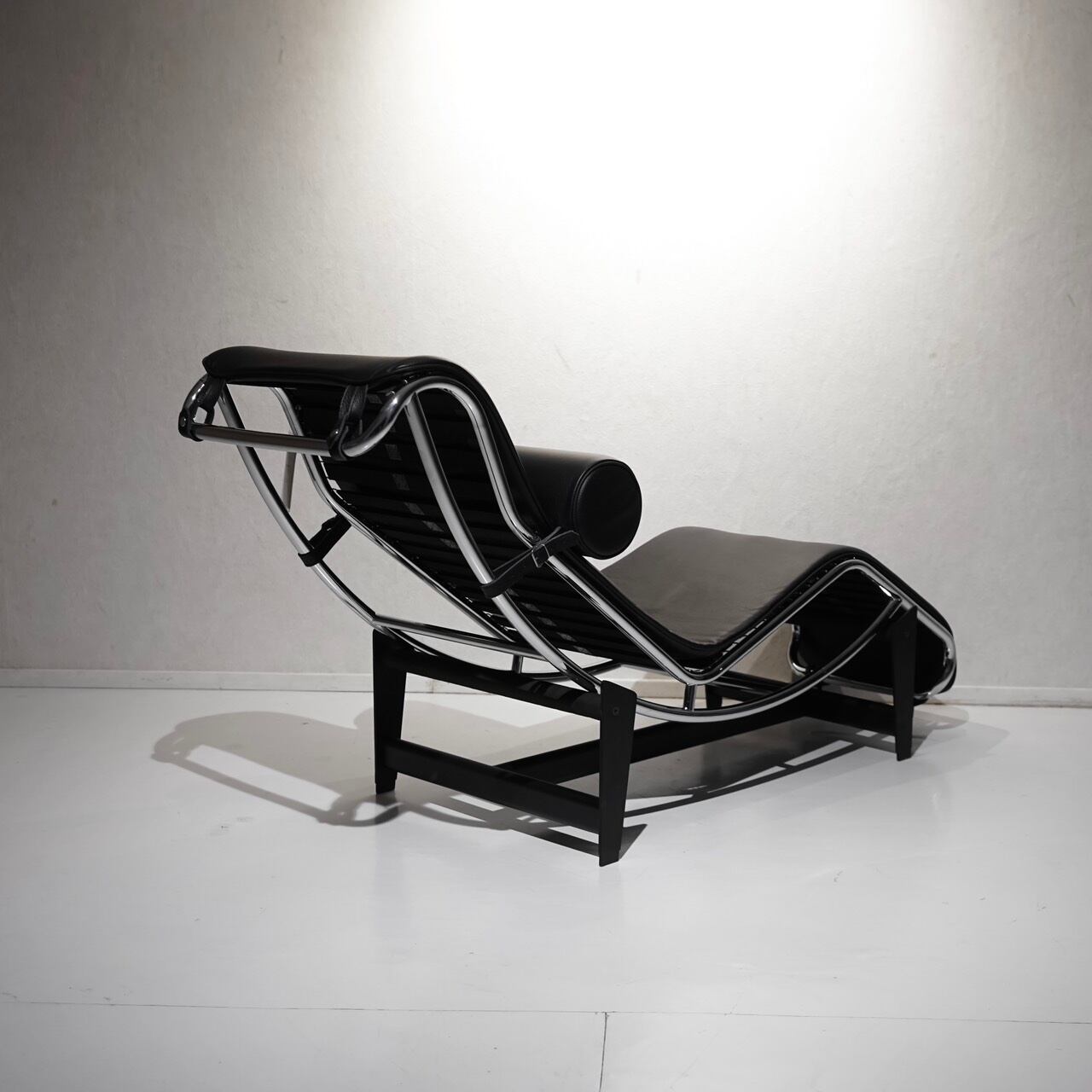 リプロダクト LC4 シェーズロング パーソナルチェア モダン リプロダクト LC4 シェーズロング パーソナルチェア ラウンジチェア 本