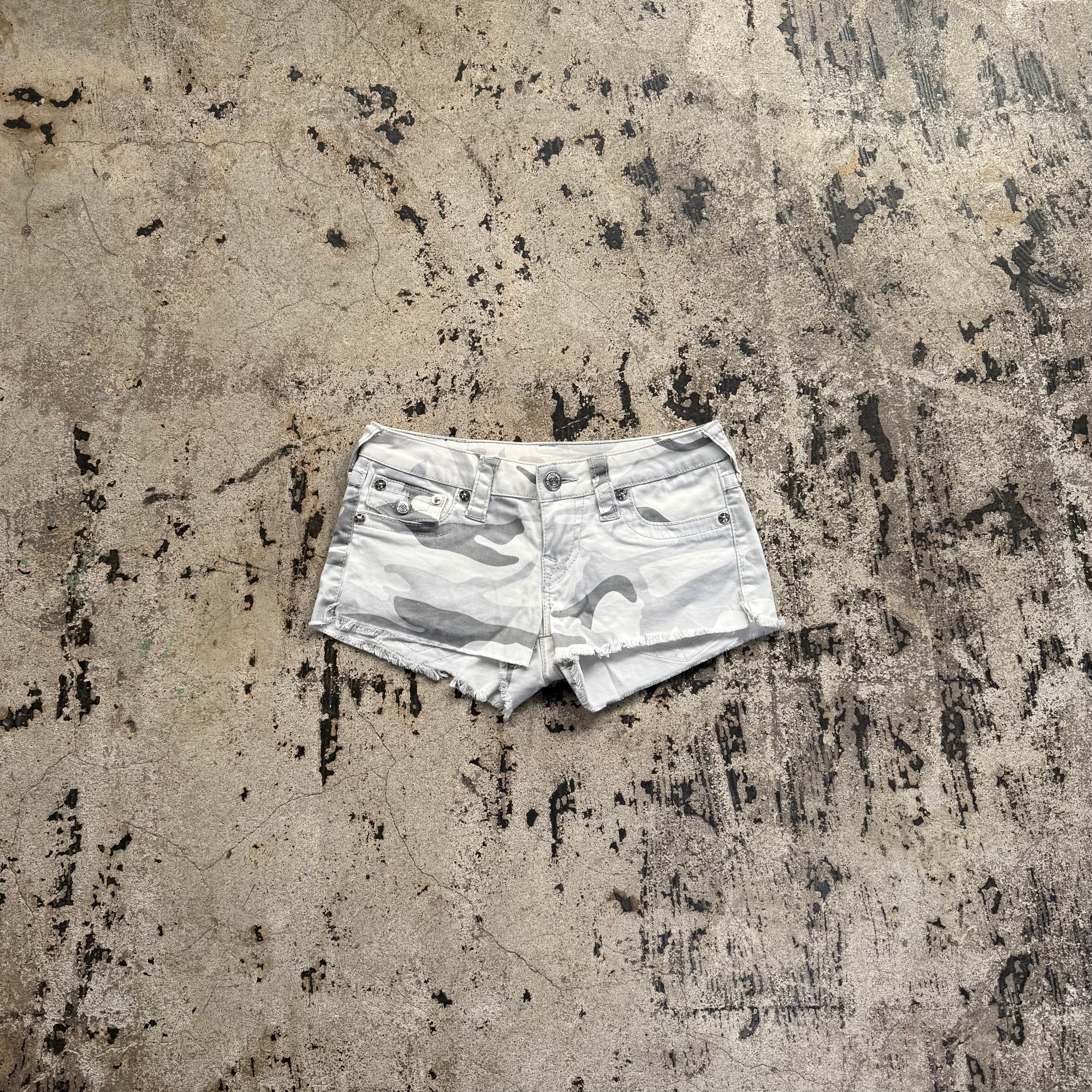 00s TRUE RELIGION CUT OFF CAMO MINI SHORTS | GALAXIES