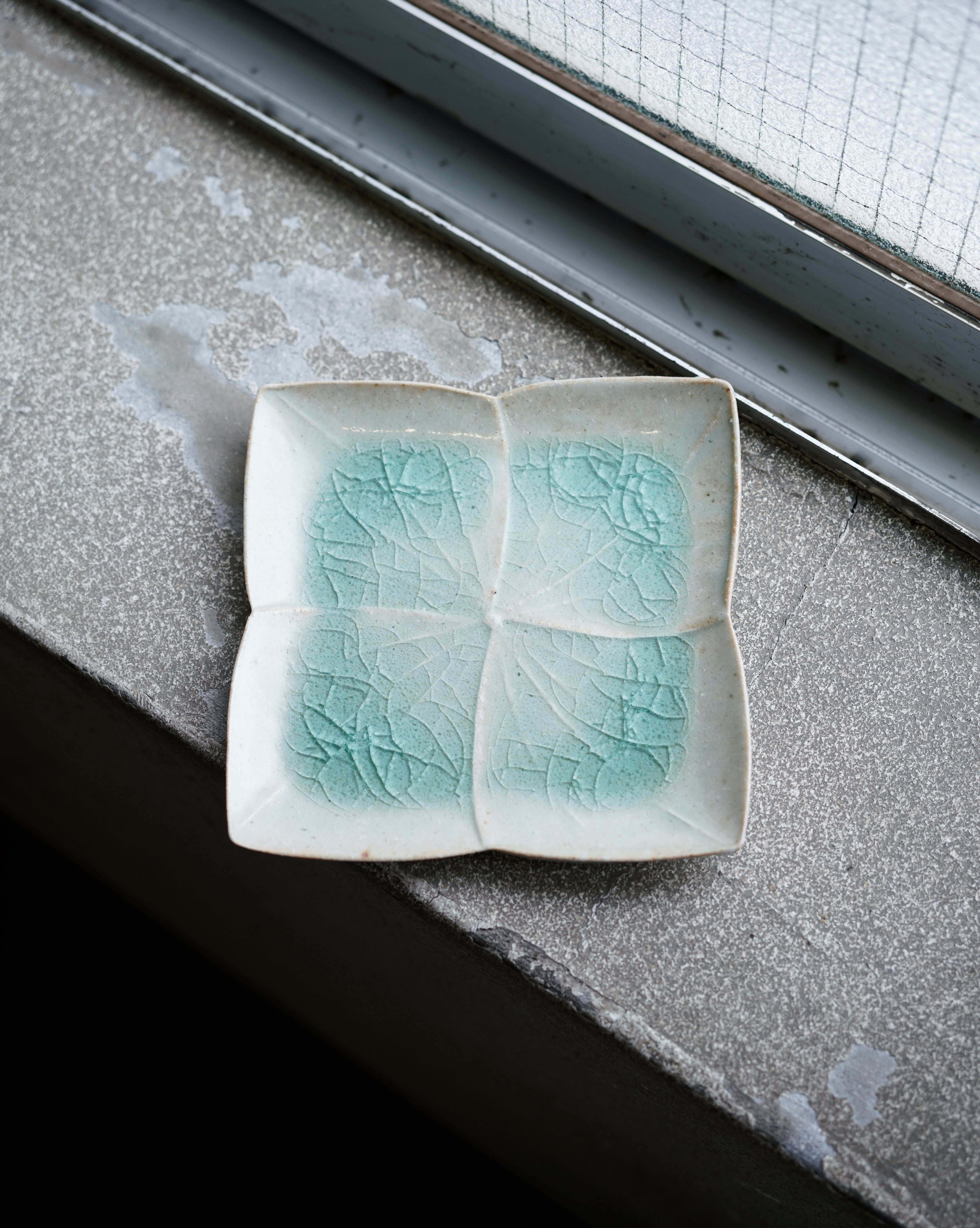 灰釉紫陽花形四方小皿 / 雪ノ浦裕一