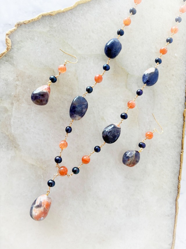 《ビビッドに映える夏のジュエリー》アイオライトサンストーンネックレス＆ピアスセット