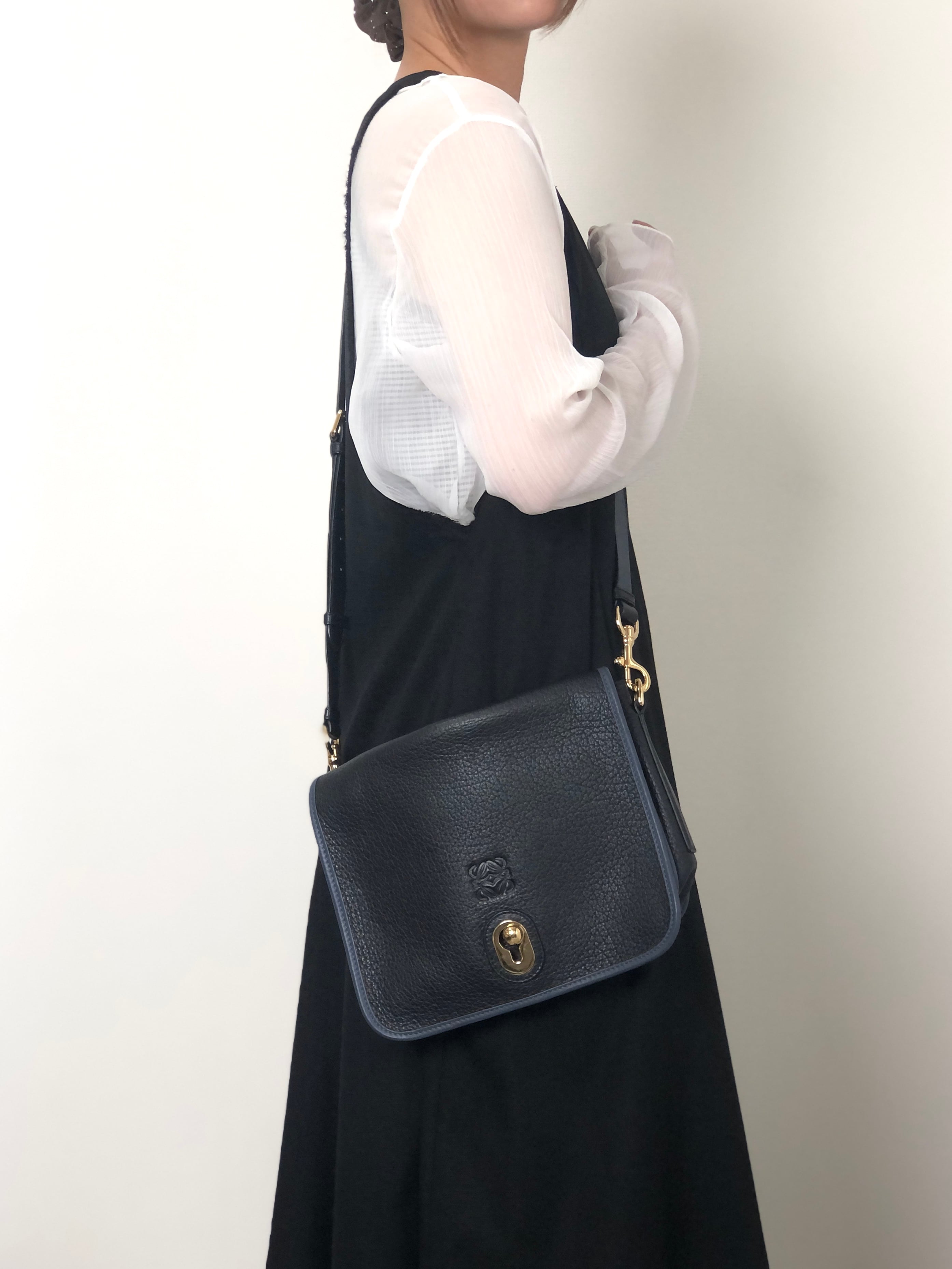 LOEWE ロエベ ショルダーバッグ ネイビー×ブラック アナグラム レザー