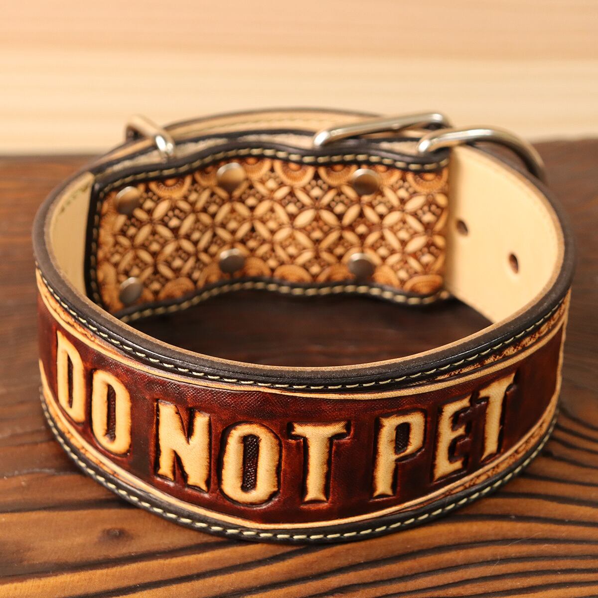 本革首輪 大型犬用 DO NOT PET 幅広タイプ 42cm｜カービング文字