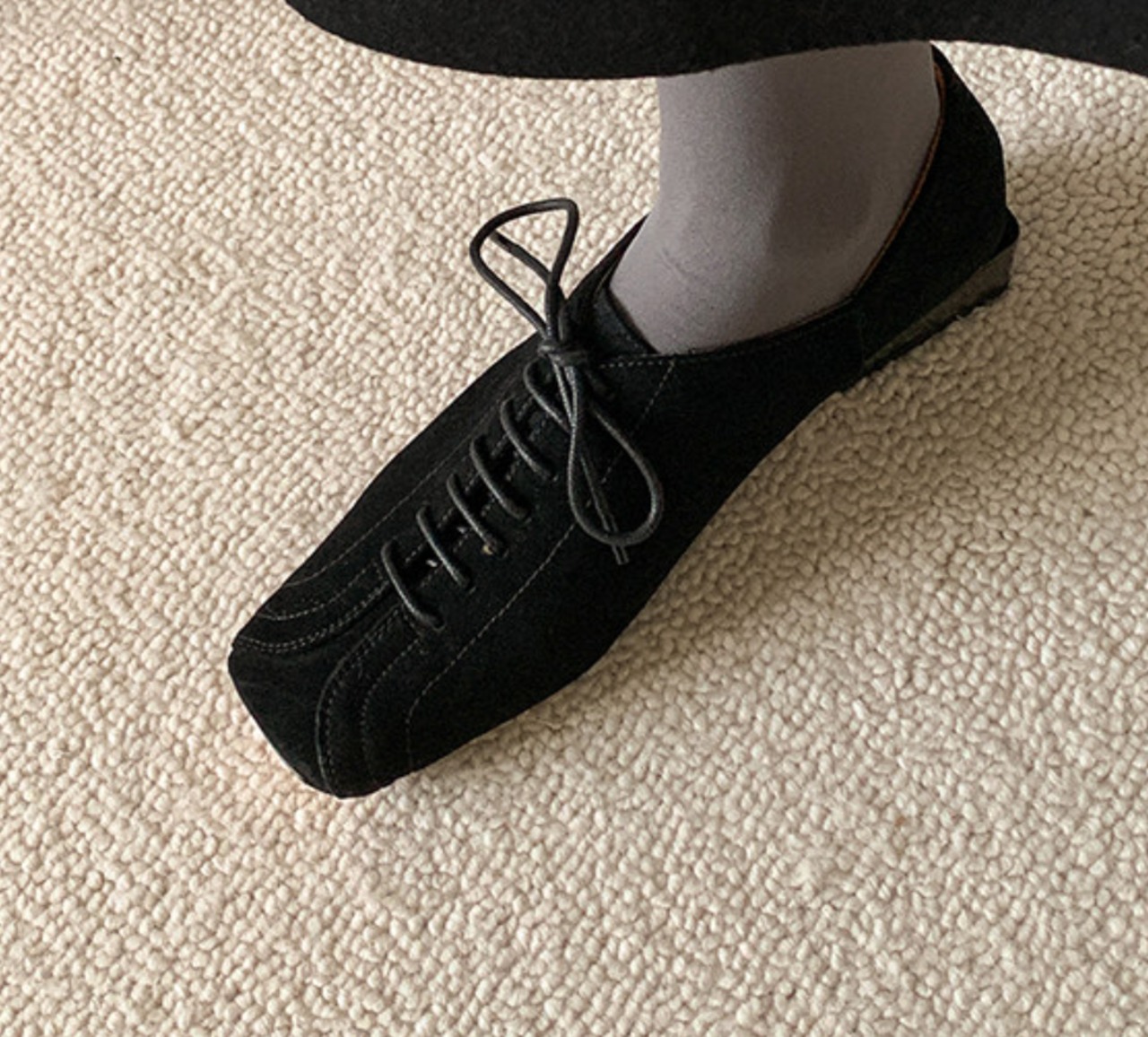 本革超ソフトシープスキンスクエアフラットシューズ