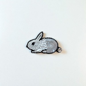 ウサギ／Rabbit ブローチ White Black eye