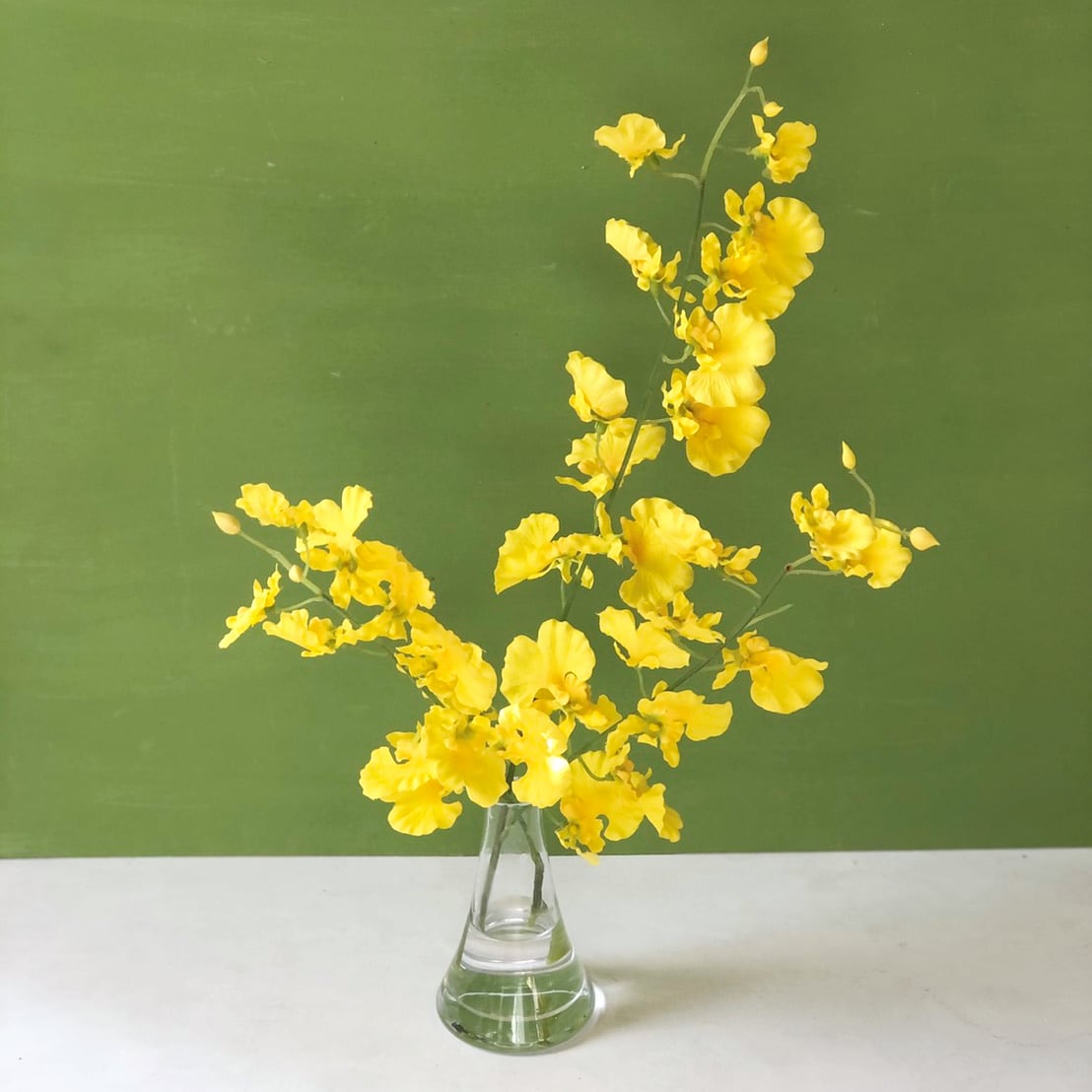 幸運の黄色い蘭・オンシジュームの花瓶付きアレンジ ずっと楽しめるアーティフィシャルフラワー NAORI  STARRY GARDEN  ナオリ＆スターリィガーデン