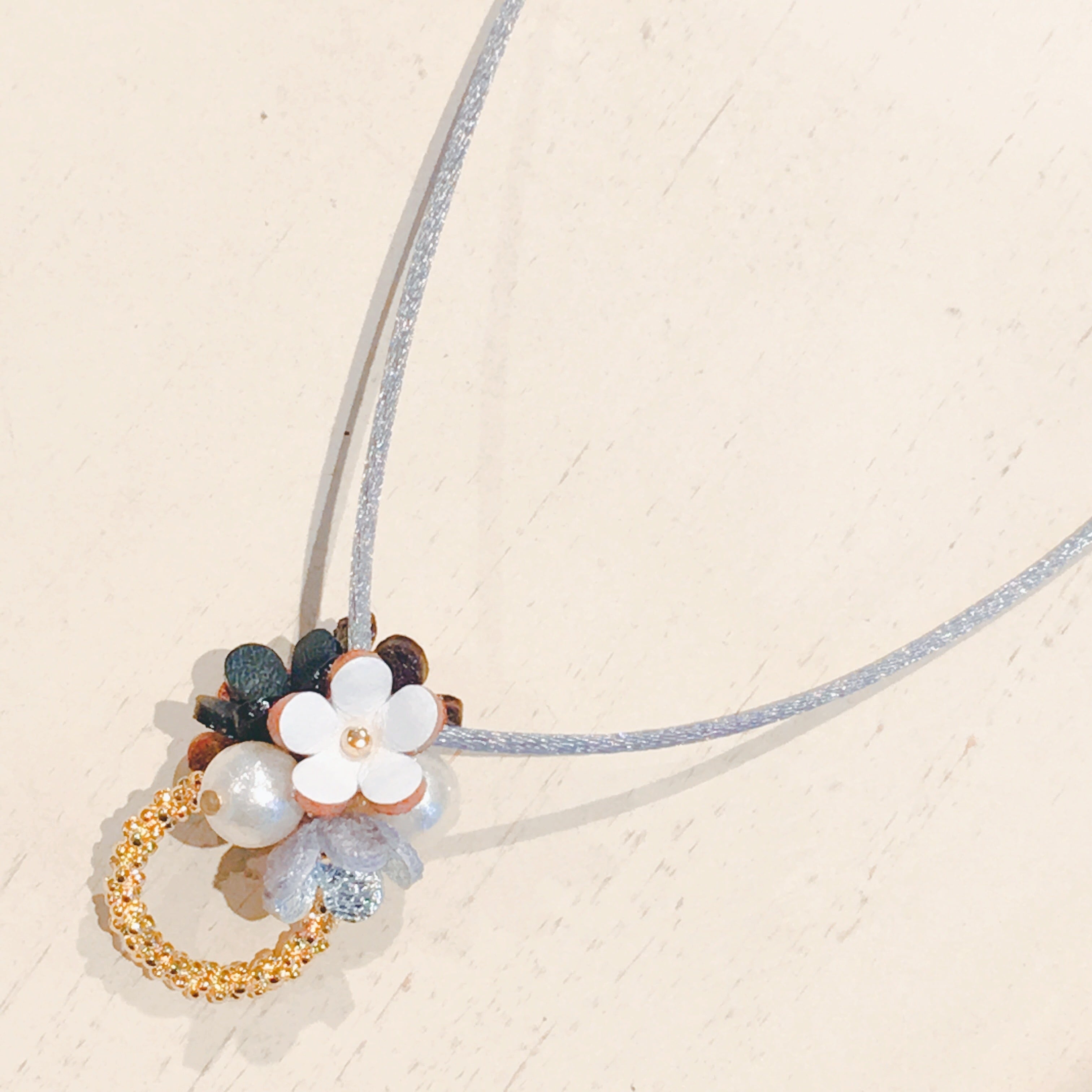 再追加人気商品】ジャスミン花 メガネホルダーネックレス（花色