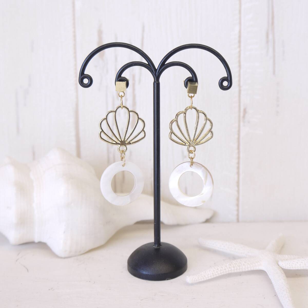 ★ハワイアン雑貨★ハワイアンピアス/ロングピアス/夏ピアス/ビーチピアス<19 フープシェル>