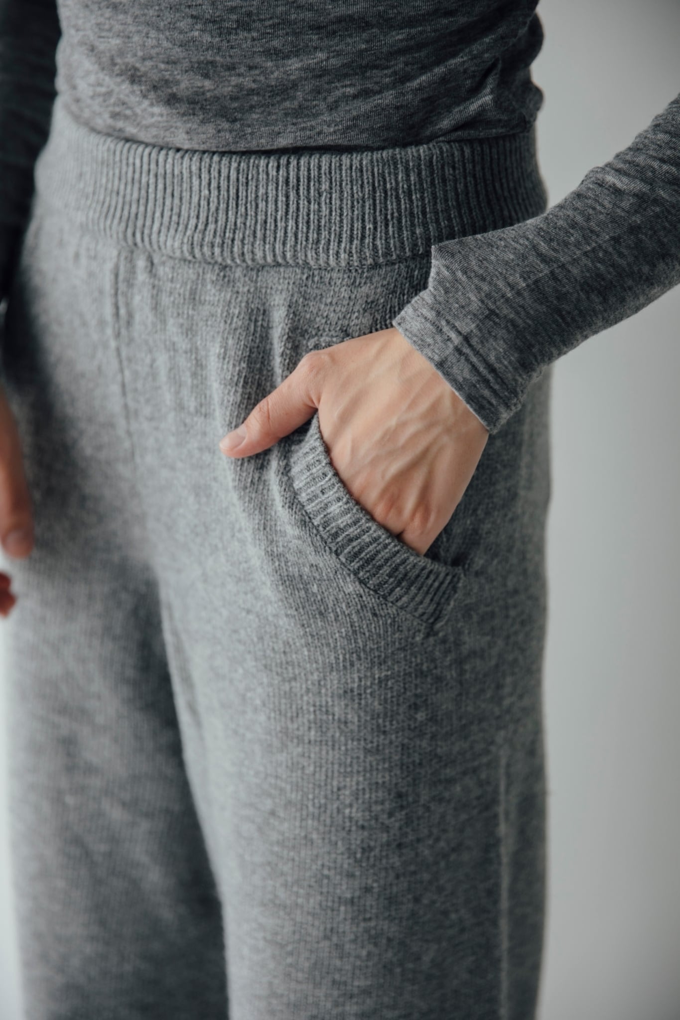 knit cocoon pants（gray） | e L L a