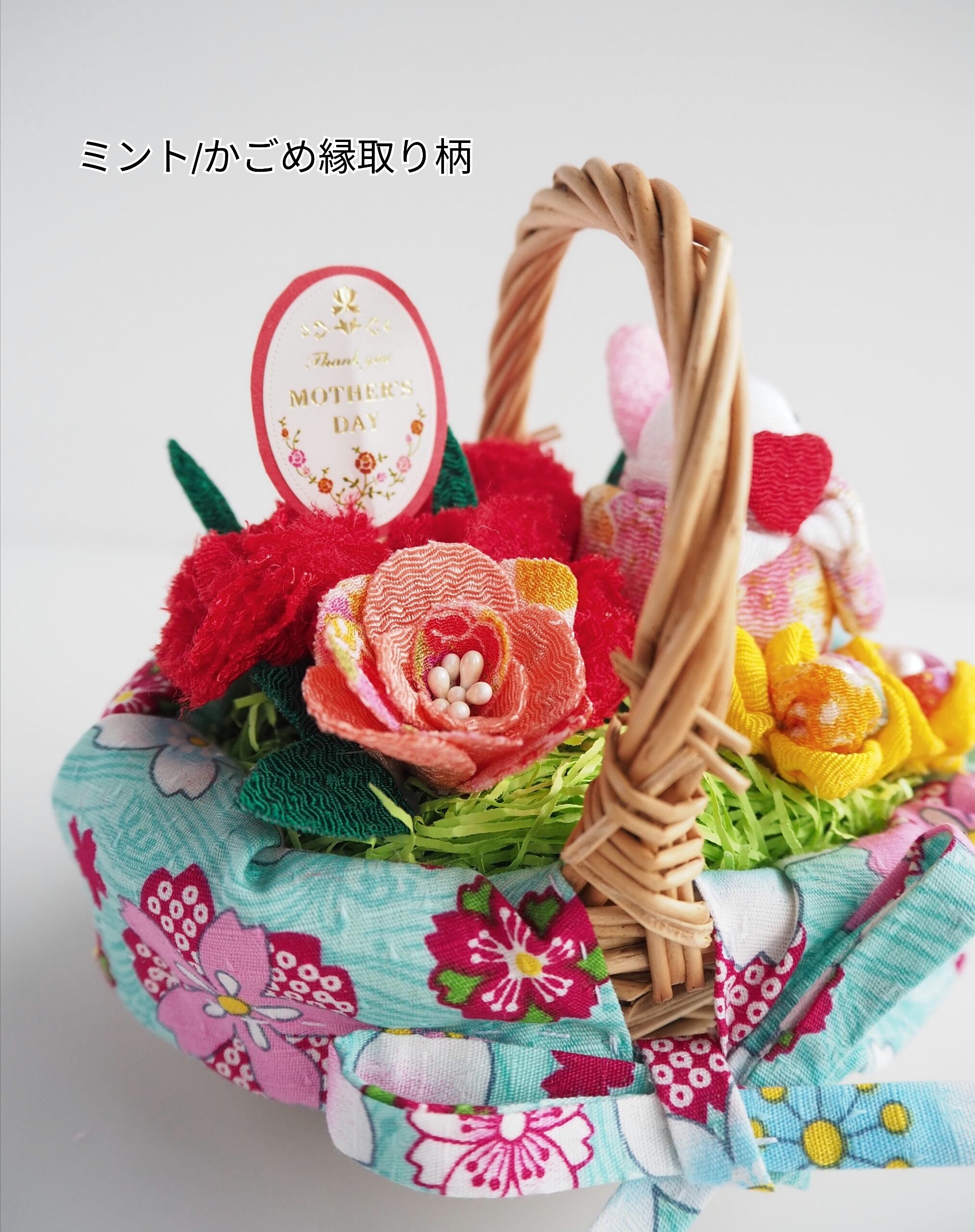 母の日】ちりめん布花とチビうさぎの豪華なかごアレンジ｜3種の布花と