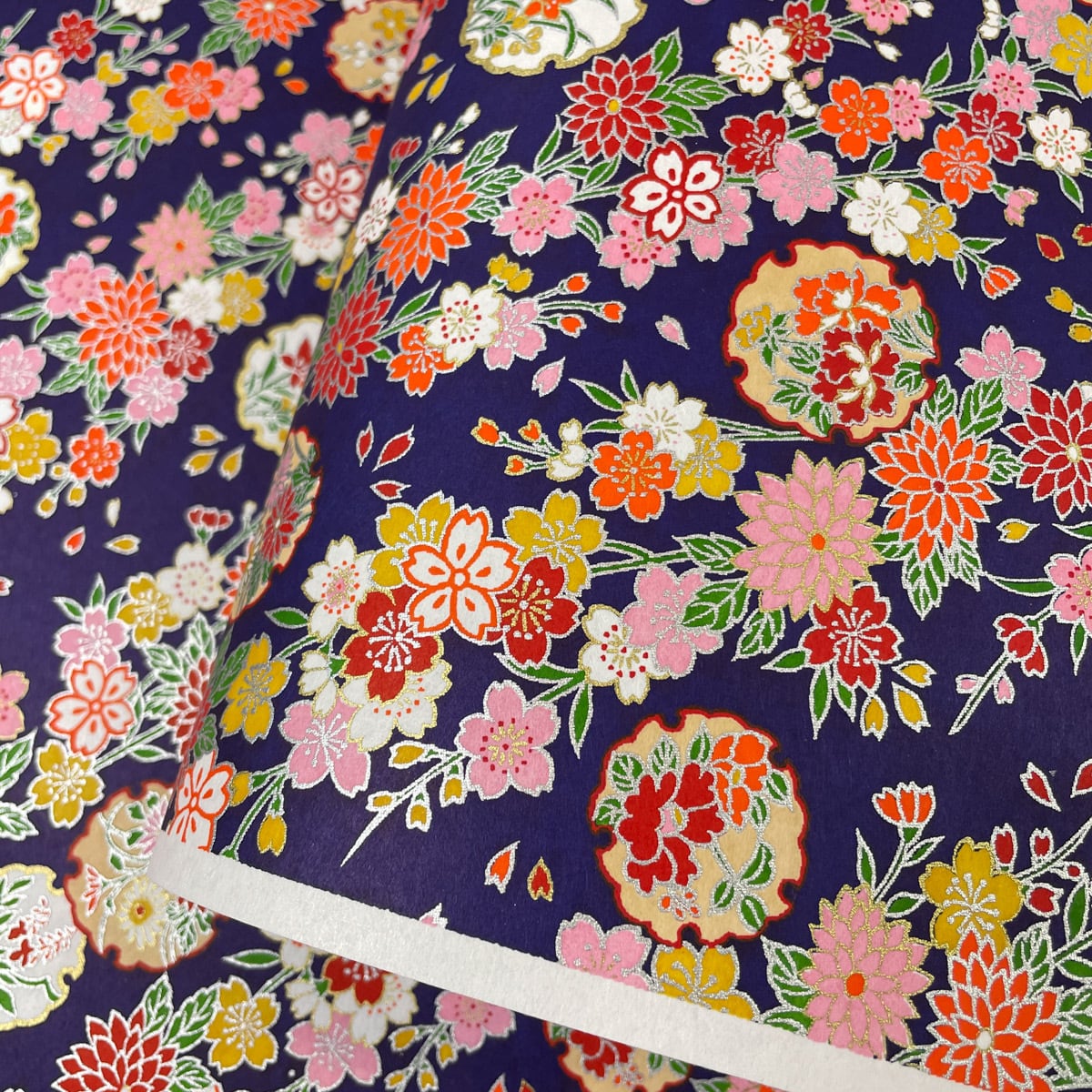 友禅和紙 華やか桜と菊 花模様の雪輪 紺色地 青 大判 約63x93cm