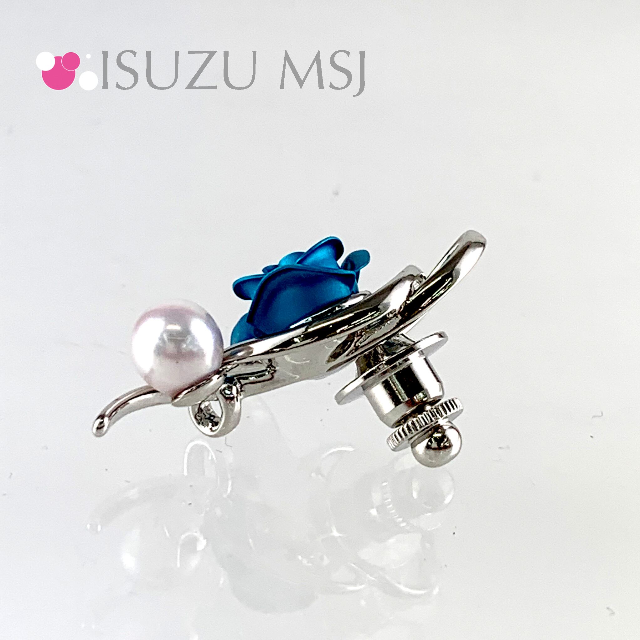 新着商品】バラ 花びら色付 アコヤ 葉っぱ タックブローチ MSJ ブルー