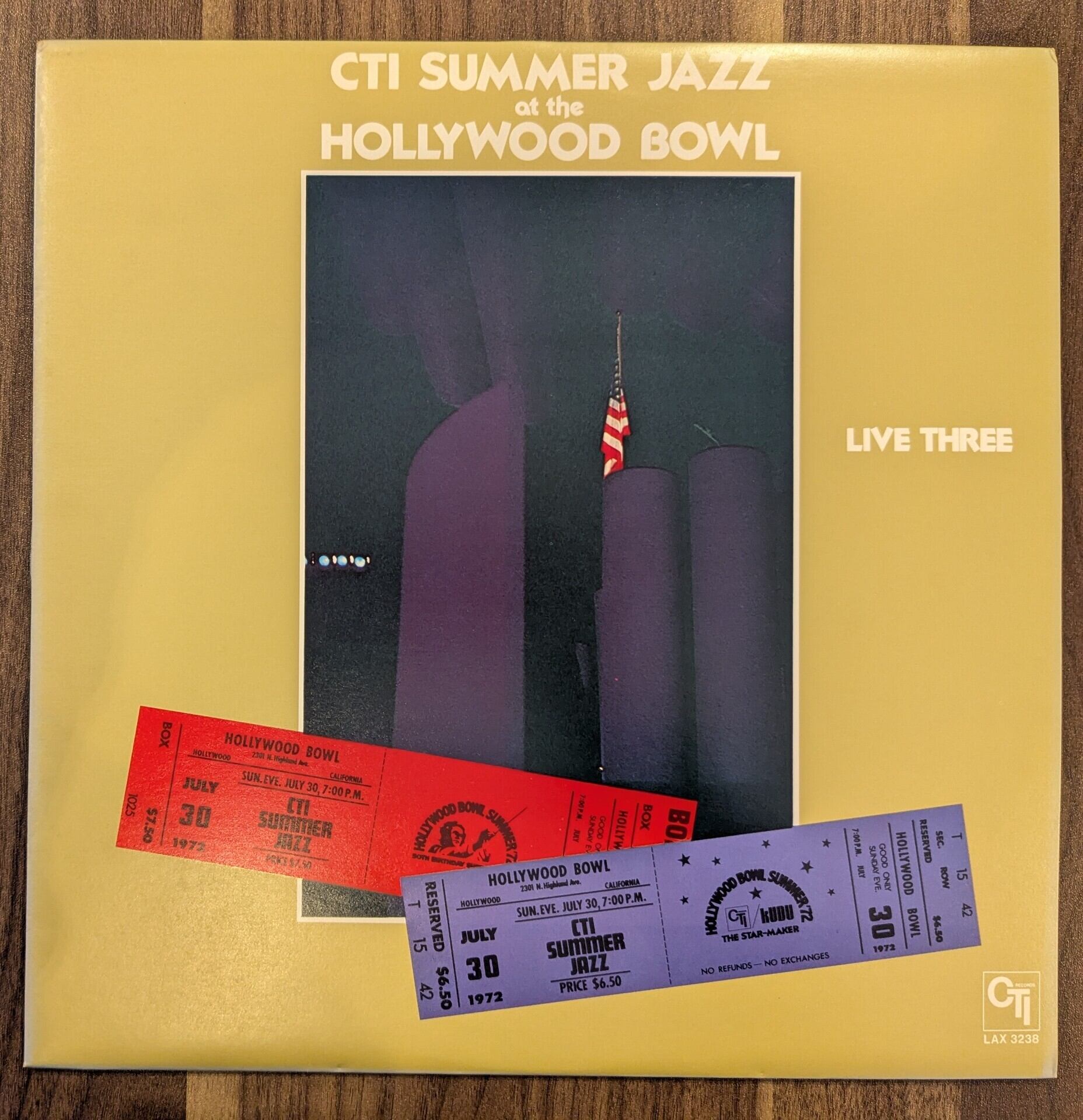 デビッド・ボウイ＆ミック・ジャガー「ダンシング・イン・ザ