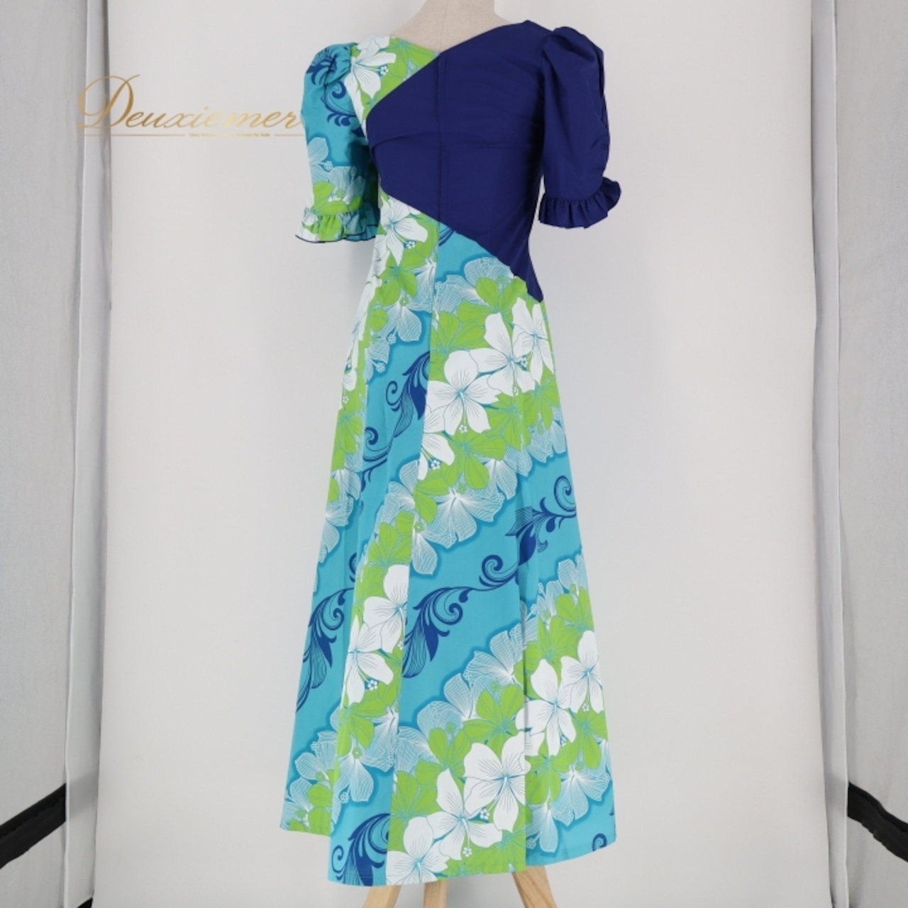 フラダンス 衣装 ワンピース ドレス ブルー系 アロハスタンダード 日本製 ハイビスカス柄 ALOHA STANDARDS ハワイアンプリント フリル袖 アロハ フラ ダンス レッスン 練習 フレア 華やか 鮮やか さわやか グリーン系 ホワイト系 青 水色 黄緑 白 フラダンス衣装 かわいい ワンピースドレス おしゃれ 袖フリル ハイビスカス カジュアル