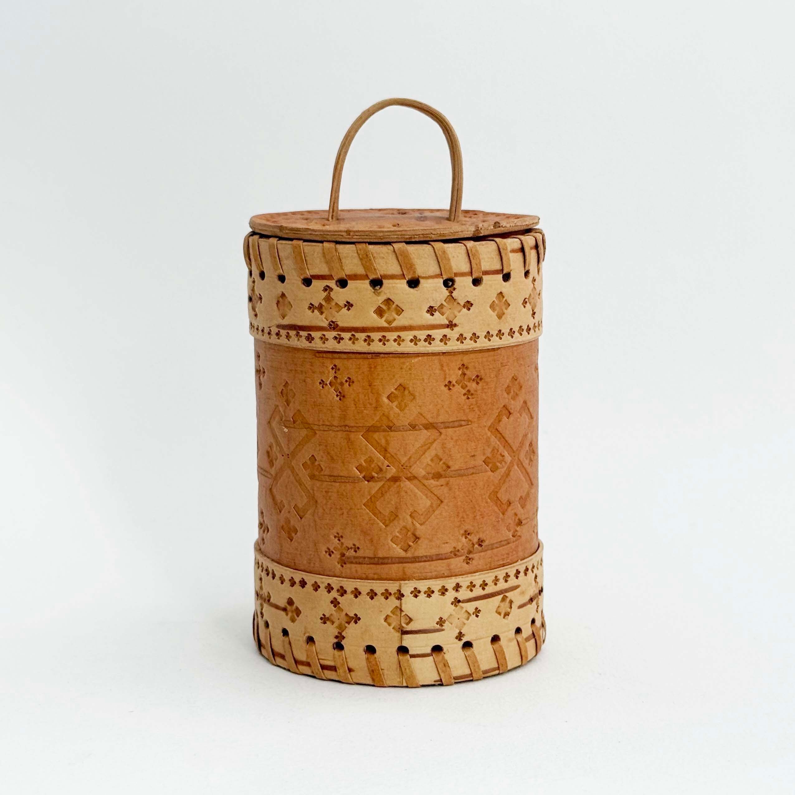 白樺の蓋付小物入れ