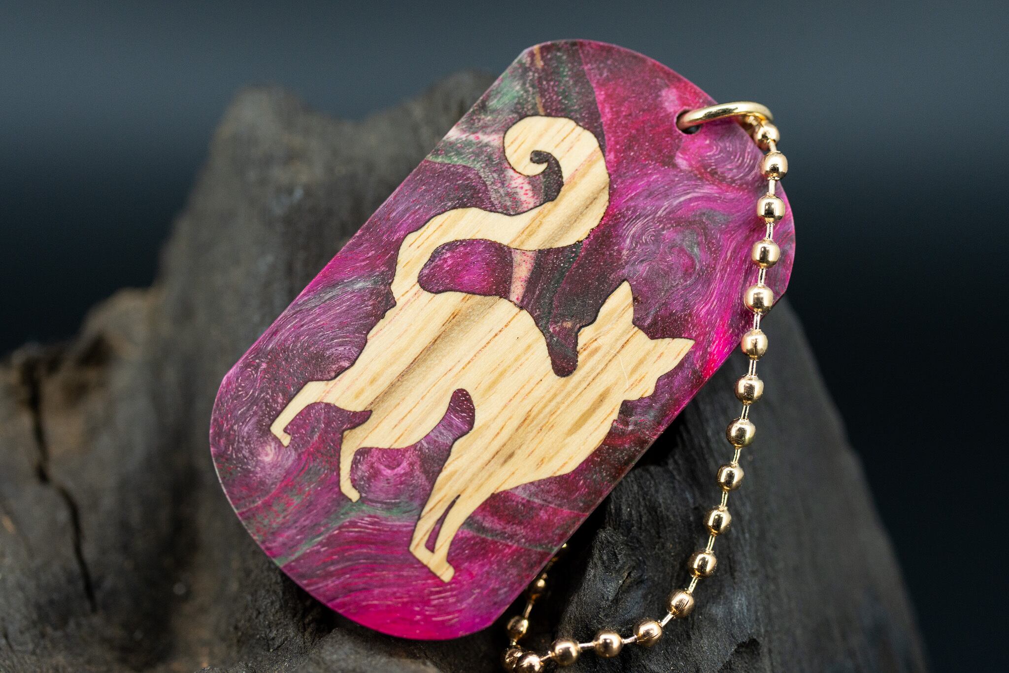 【カナダの象徴】 ハードメープル瘤 スタビライズウッド ドッグタグ 象嵌 探る視線