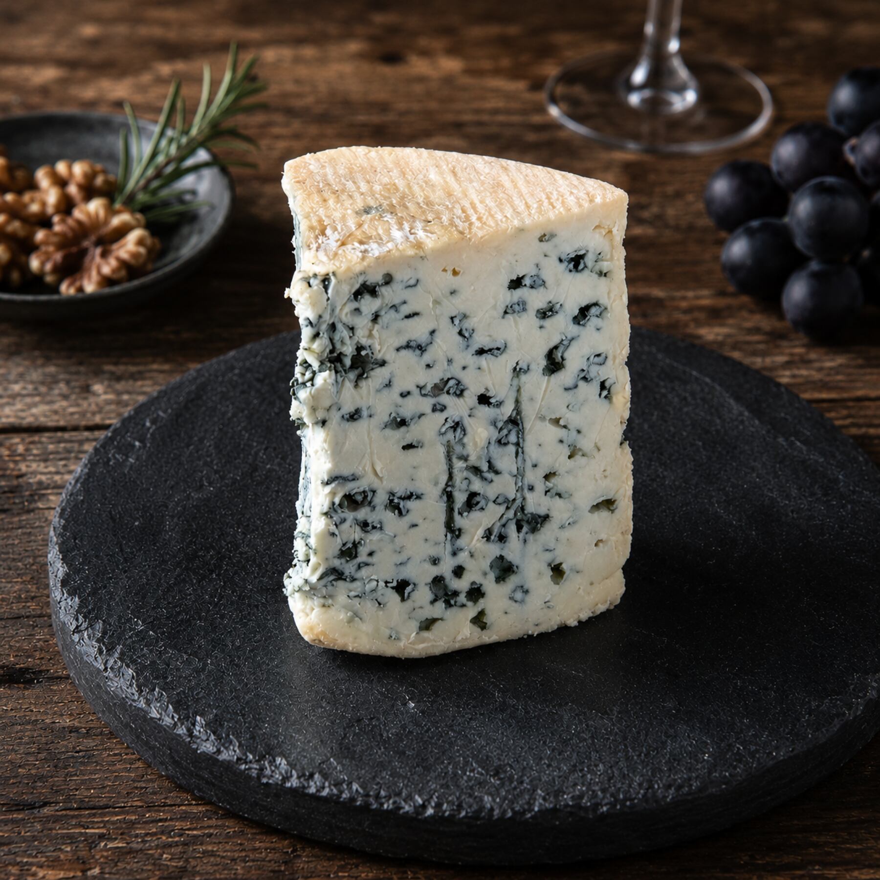 ブルーチーズ ブルー ドーヴェルニュ AOP 250g フランス産 グラスフェッド 青カビチーズ ゴルゴンゾーラよりマイルド 濃厚クリーミー ワイン ビール おつまみ はちみつ ナッツ パスタ ステーキ Bleu d'Auvergne AOP Blue Cheese Nature Kiosk