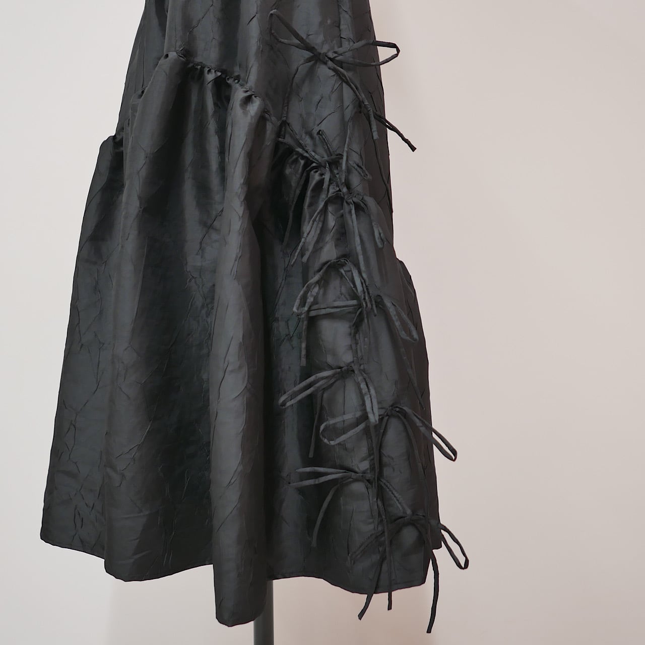 【LINKABLE】サテン　サイドリボン　ジャンパースカート　ブラック　黒 サイドリボンスカート(ブラック) | LINKABLE