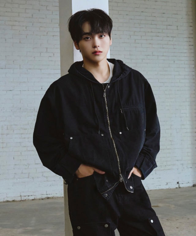 トレカ付き！★CRAVITY ヒョンジュン 着用！！【TRAVEL】WASHING POCKET CANVAS JACKET BLACK