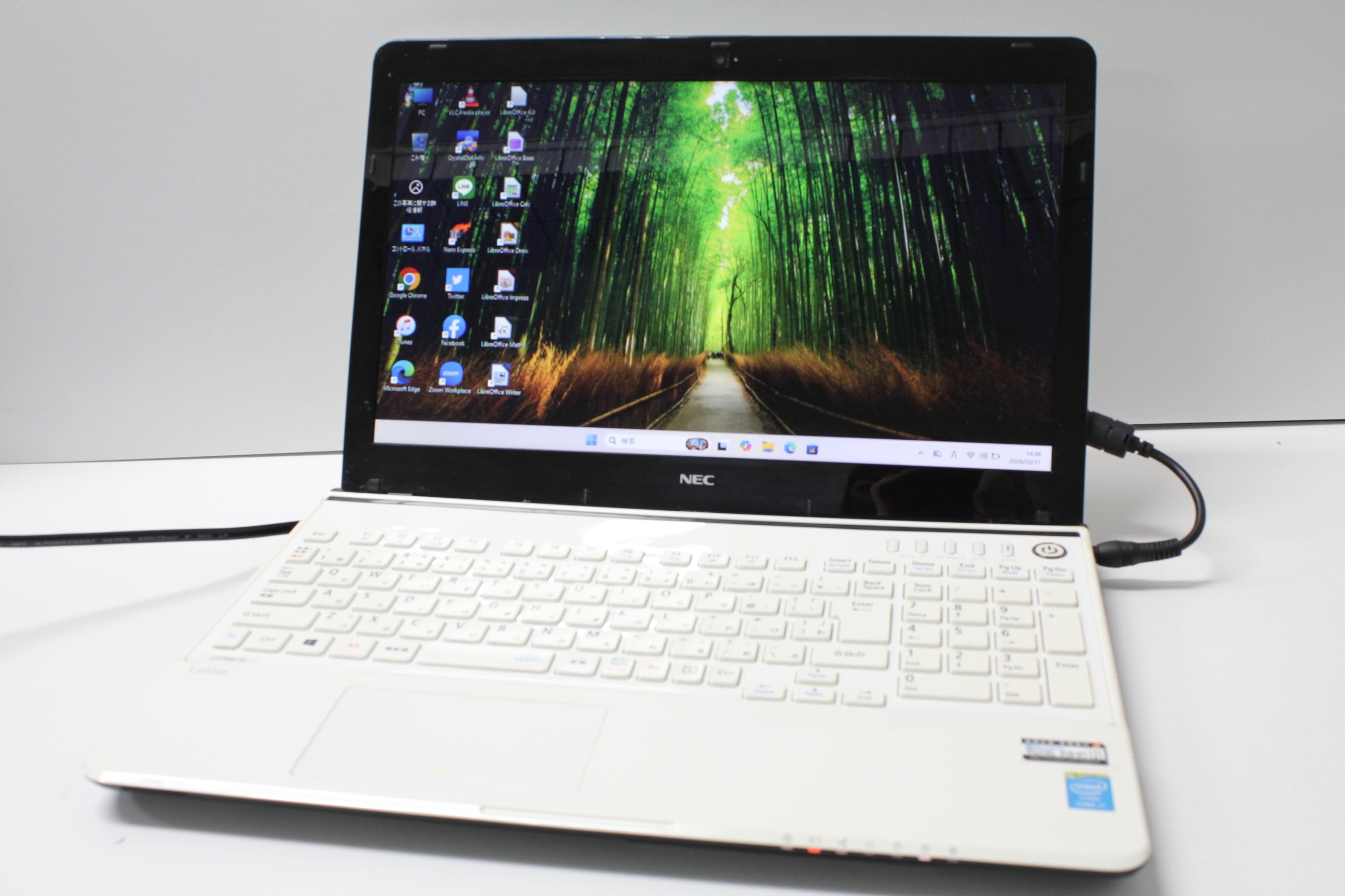 NEC LaVie S PC-LS700RSW 美品 ノートパソコン NEC LaVie S PC