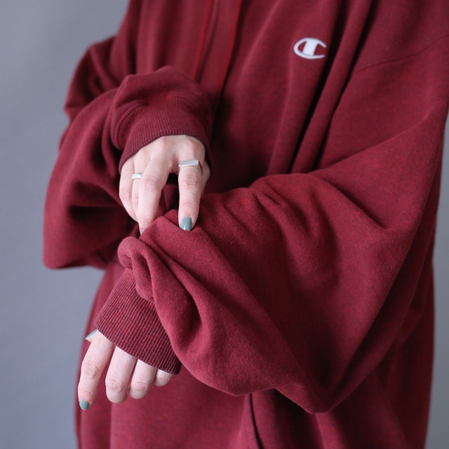 "Champion" wine red color over silhouette sweat parka